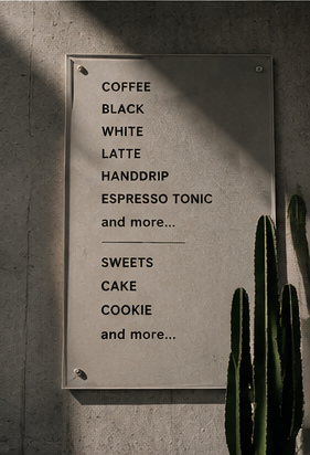 メニュープレート。COFFEE / BLACK / WHITE / LATTE / HANDDRIP / ESPRESSO TONIC、SWEETS / CAKE / COOKIE