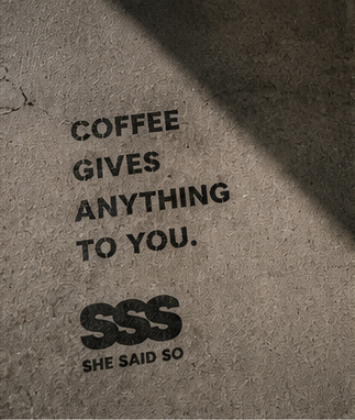 COFFEE GIVES ANYTHING TO YOU. と刷られたコンクリートの壁